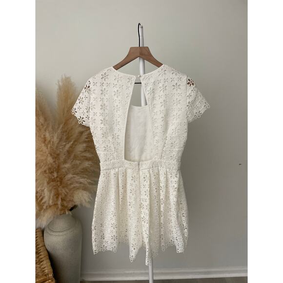 Yumi Kim White Eyelet Romper Medium Jumpsuit - Picture 7 of 8